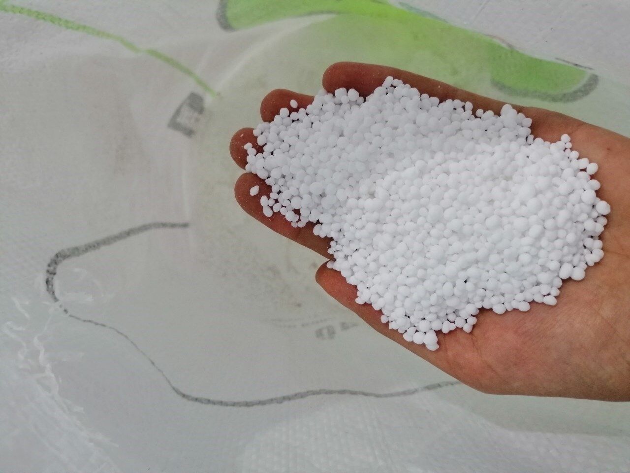 Üre Gübresi (Granül-Kolay Atılabilir) 1 Kg